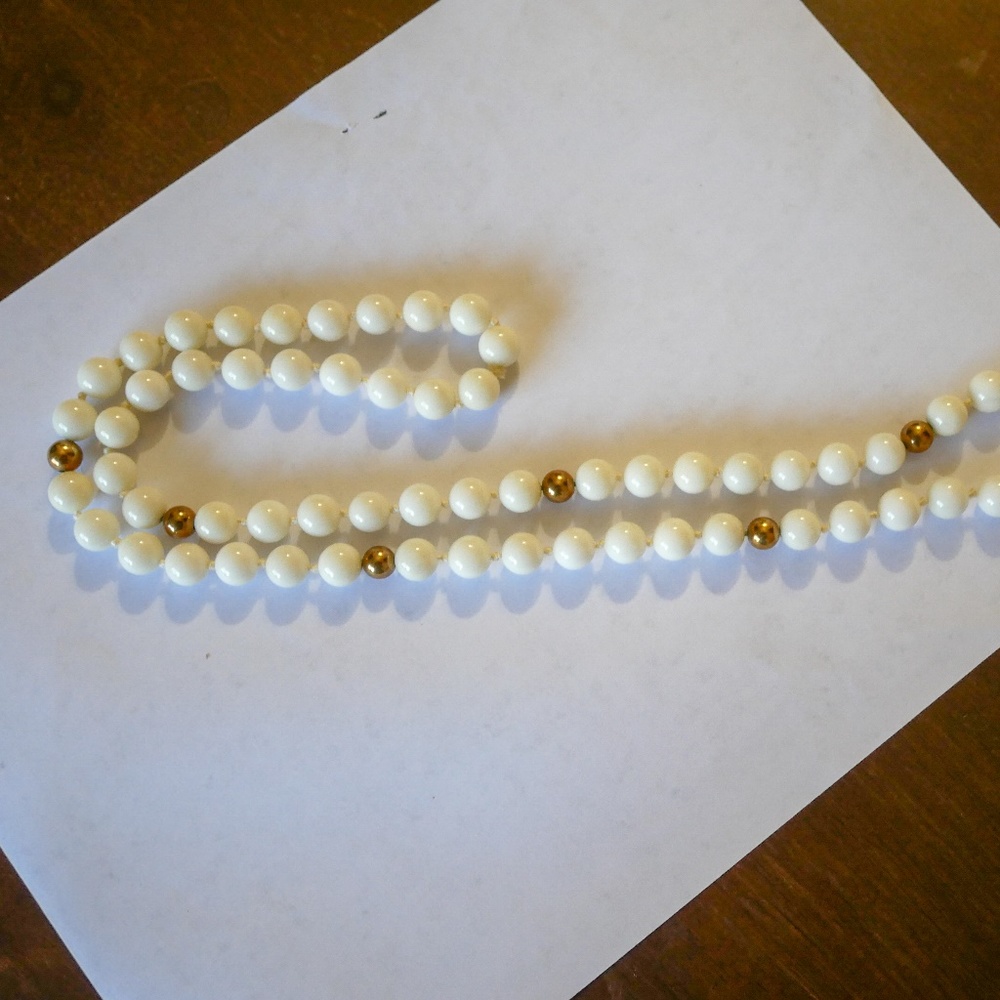 Vintage 1970s Onyx bead double knotted necklace